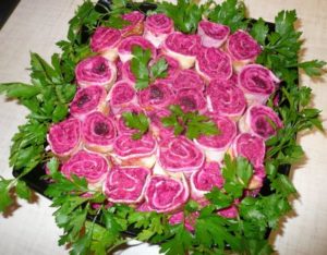 Салат “Букет алых роз”