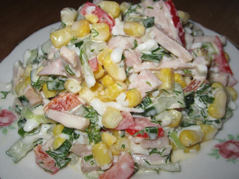 Простой салат с сухариками и колбасой – пошаговый фото рецепт