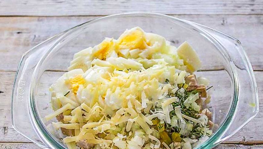 Салат с курицей и сыром и яйцом – простой рецепт с пошаговыми фото