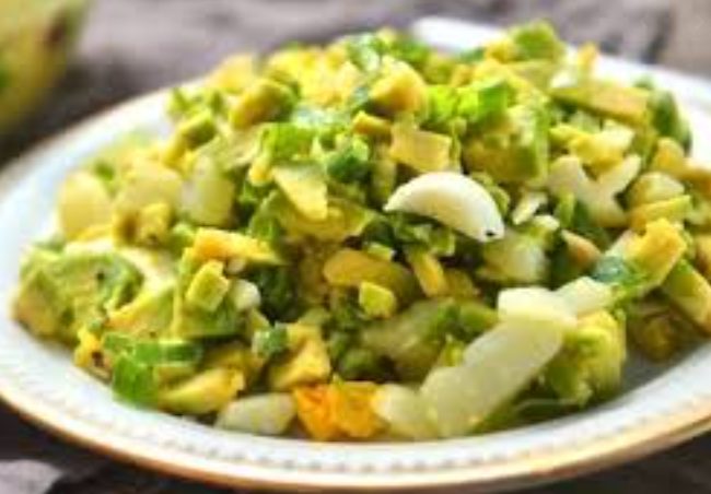 Салат из авокадо с картофелем