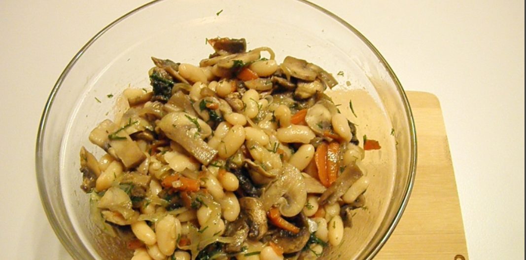 Салат с грибами и фасолью